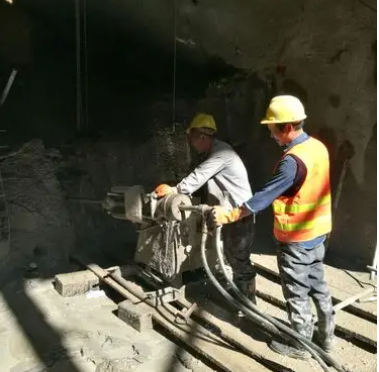 石峰水下抗分散灌浆料特点 水下不分散注浆料介绍